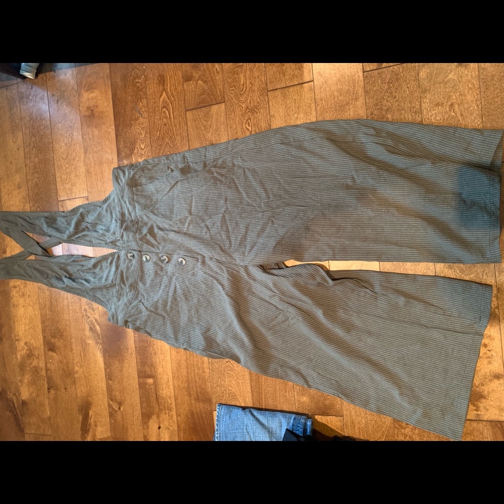 Super cute green pin stripe jumper